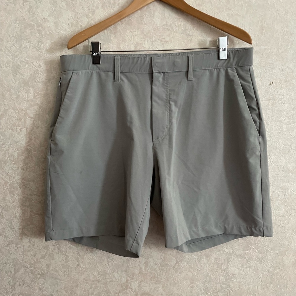 Fabletics Men's Extra Large Gray Athletic Shorts - image 1